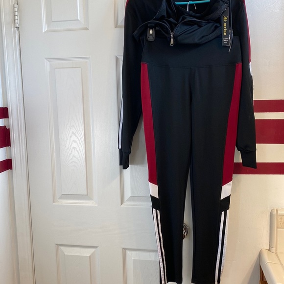 It Mrino workout set 3pc NWT - Picture 3 of 6